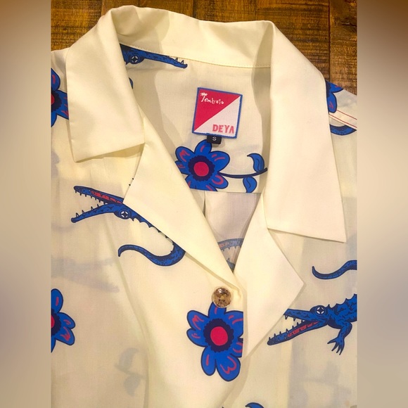 Men’s short sleeve button down shirt with crocodiles and flowers new no tags - Picture 3 of 3